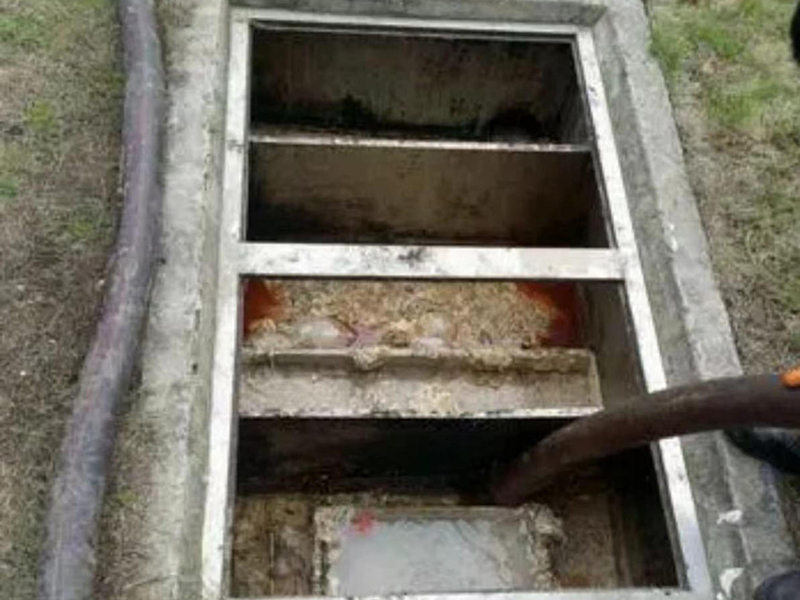 堆龙德庆隔油池清理