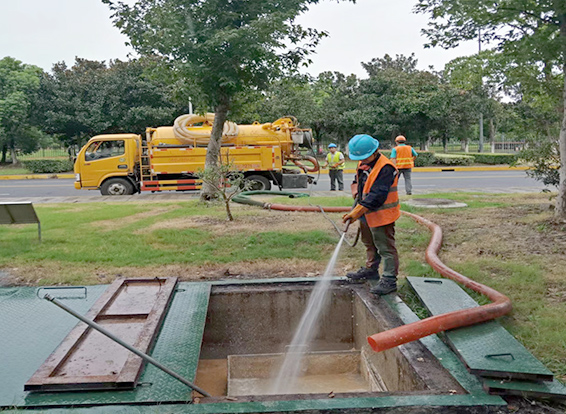 堆龙德庆化油池清理