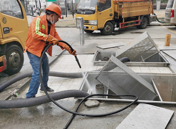 堆龙德庆隔油池清理